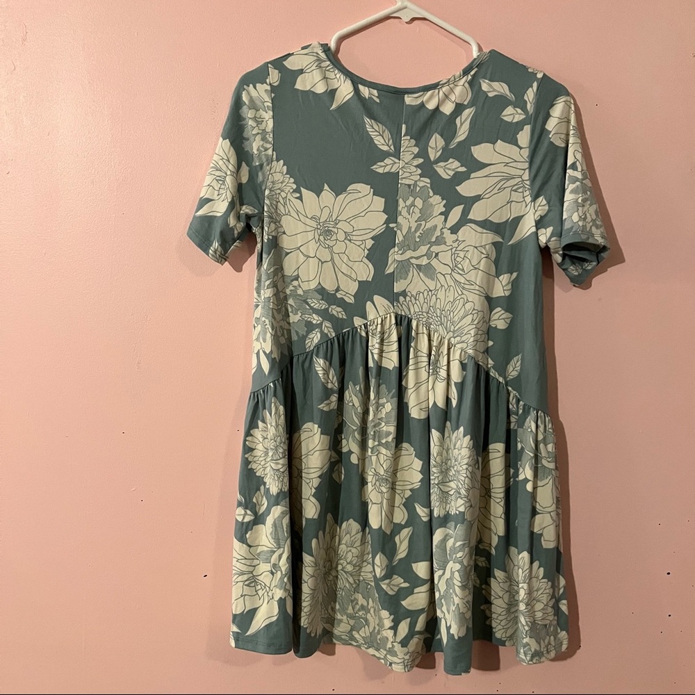 Light green floral dress . EUC